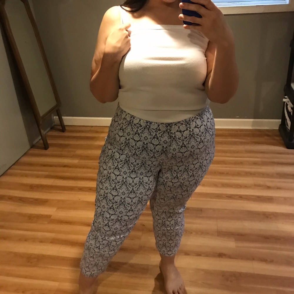 Plus size paisley print pants